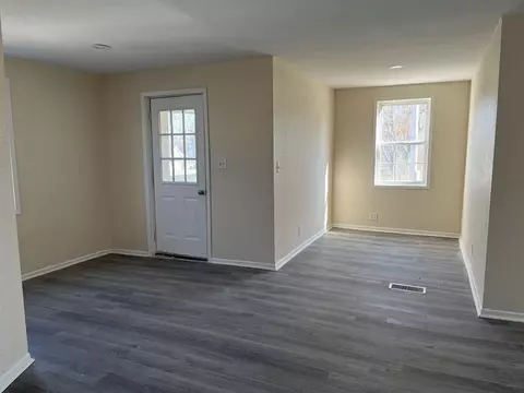 Living - 458 S Float Ave, Freeport, IL 61032 photo 1 of 5