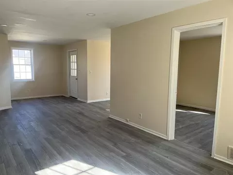 Living - 458 S Float Ave, Freeport, IL 61032 photo 3 of 5