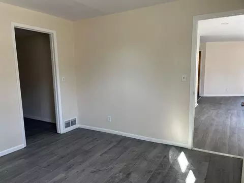 Living - 458 S Float Ave, Freeport, IL 61032 photo 4 of 5