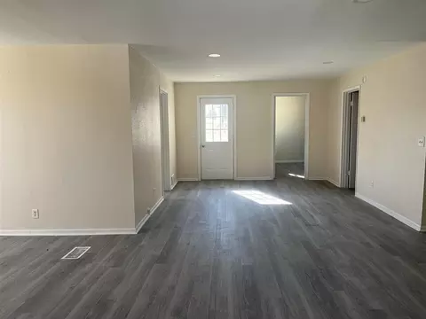 Living - 458 S Float Ave, Freeport, IL 61032 photo 2 of 5
