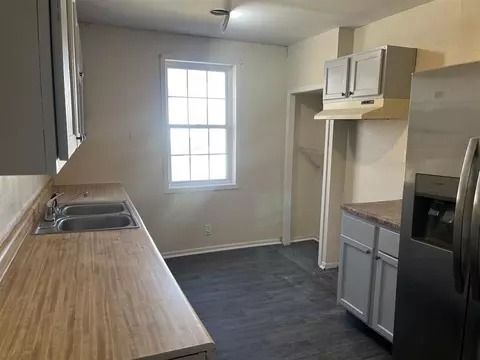 Kitchen - 458 S Float Ave, Freeport, IL 61032 photo 1 of 1