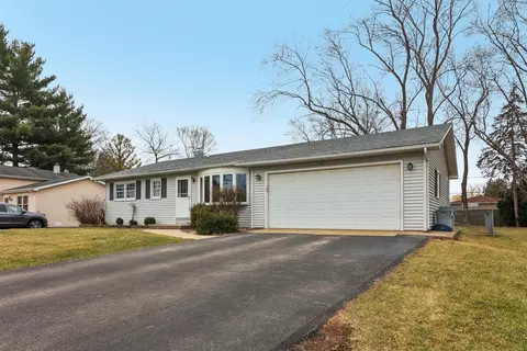 1903 Hazelwood Dr, Lindenhurst, IL 60046