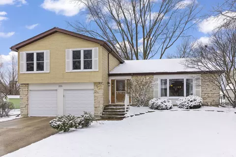 233 Seneca Ct, Bolingbrook, IL 60440