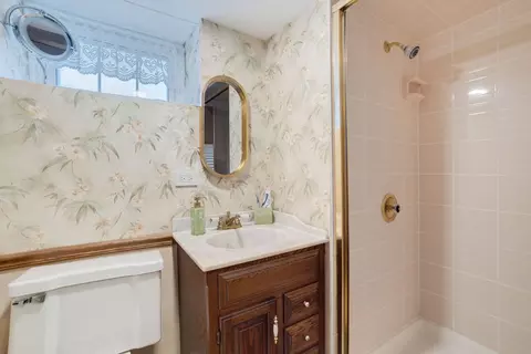 Bath - 8225 Lorel Ave, Burbank, IL 60459 photo 2 of 2
