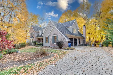813 Fox Glen Dr, Saint Charles, IL 60174