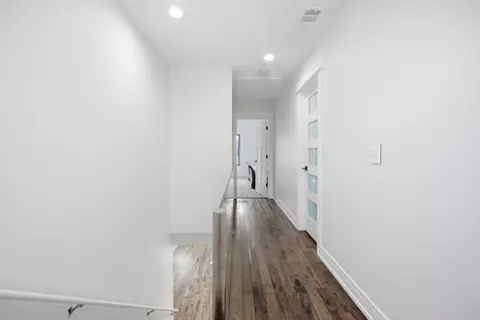 Entry Way - 1020 Hill Ave, Elgin, IL 60120 photo 2 of 4