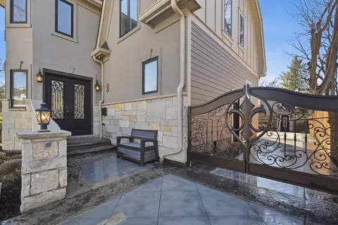 Exterior - 1020 Hill Ave, Elgin, IL 60120 photo 2 of 4