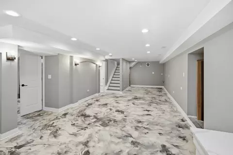 Entry Way - 1020 Hill Ave, Elgin, IL 60120 photo 3 of 4