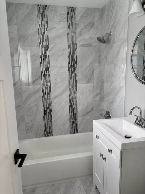 Bath - 2150 E 93rd St, Chicago, IL 60617 photo 4 of 4