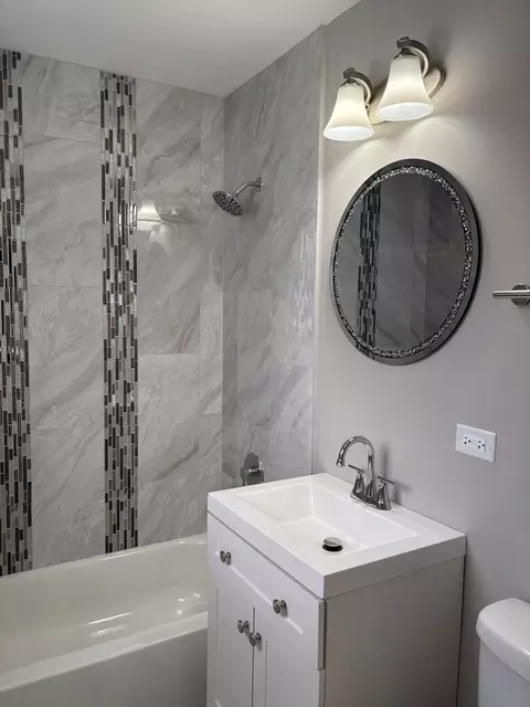 Bath - 2150 E 93rd St, Chicago, IL 60617 photo 1 of 4