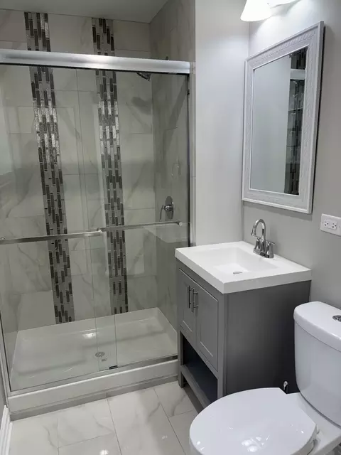 Bath - 2150 E 93rd St, Chicago, IL 60617 photo 2 of 4