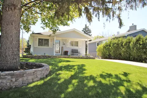 921 Country Club Rd, Lake Zurich, IL 60047