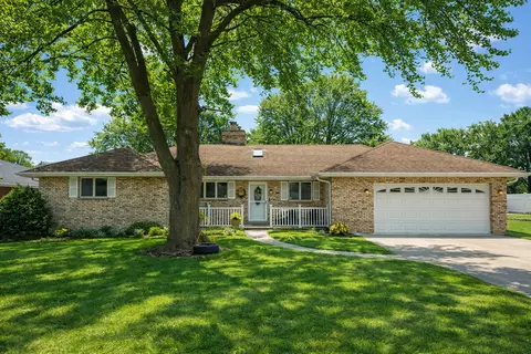 115 Center Rd, Frankfort, IL 60423
