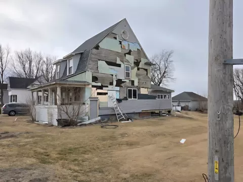 504 S Peoria St, Bradford, IL 61421