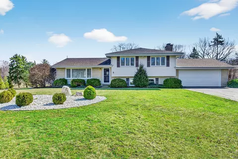 113 S Wedgewood Dr, Barrington, IL 60010