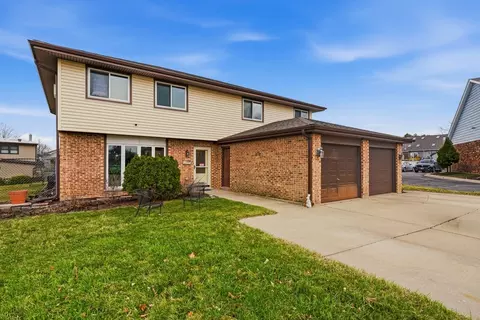 659 Terry Ct, Roselle, IL 60172