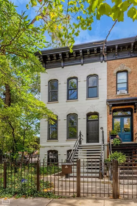 801 S Oakley Blvd, Chicago, IL 60612