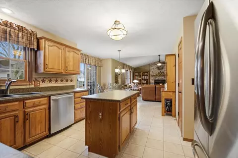 1209 Hanson Dr, Normal, IL 61761 photo 3