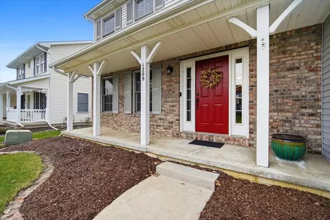 1209 Hanson Dr, Normal, IL 61761 photo 2