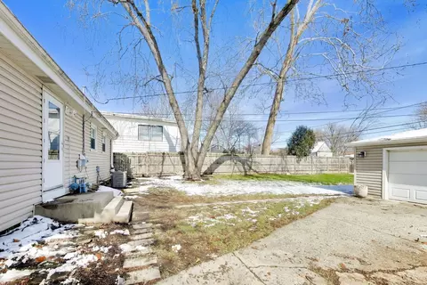 Exterior - 315 S Morgan Ave, Wheaton, IL 60187 photo 4 of 6