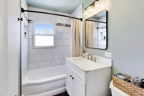 Bath - 315 S Morgan Ave, Wheaton, IL 60187 photo 1 of 1