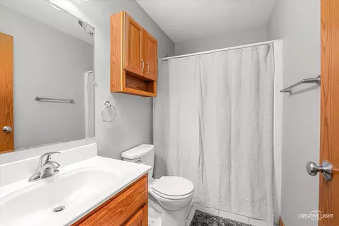 Bath - 2068 Locust Rd, Morris, IL 60450 photo 1 of 3
