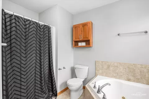 Bath - 2068 Locust Rd, Morris, IL 60450 photo 2 of 3