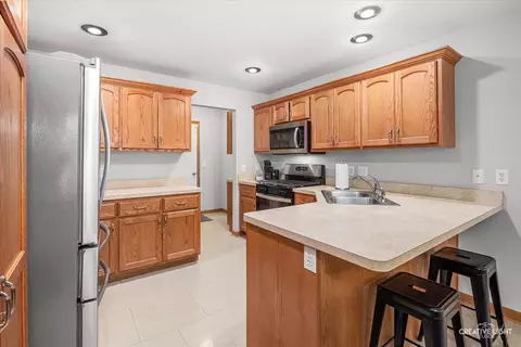 Kitchen - 2068 Locust Rd, Morris, IL 60450 photo 2 of 2