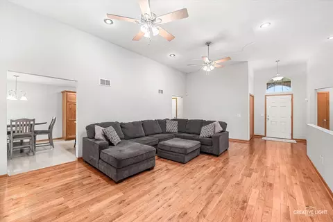 Living - 2068 Locust Rd, Morris, IL 60450 photo 2 of 2