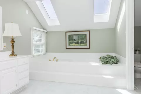 Bath - 3 Jill Ct, Bloomington, IL 61701 photo 4 of 7