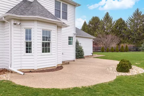 Exterior - 3 Jill Ct, Bloomington, IL 61701 photo 4 of 8