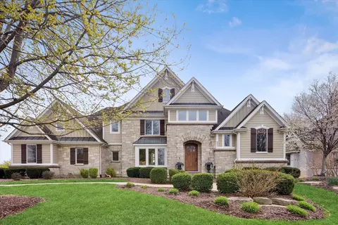 521 River Ridge Dr, Saint Charles, IL 60175