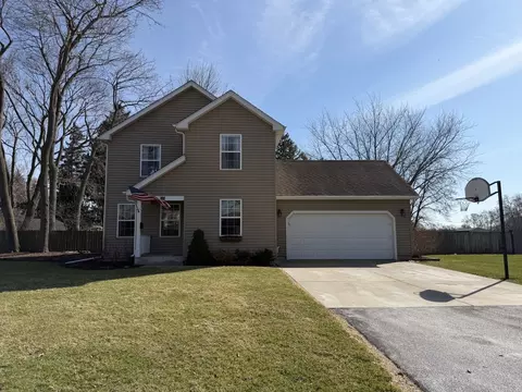 645 E State St, South Elgin, IL 60177