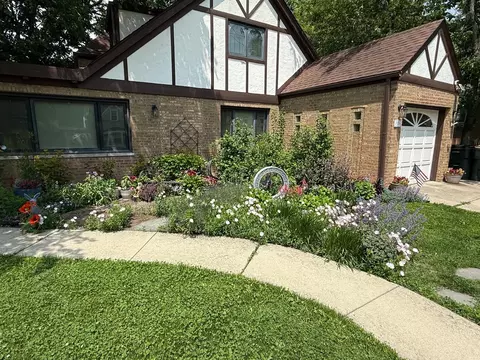 1906 W Greendale Ave, Park Ridge, IL 60068