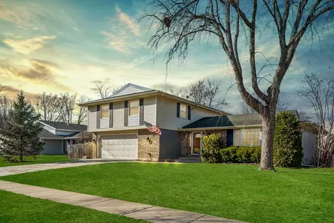 828 Harwich Ln, Schaumburg, IL 60194