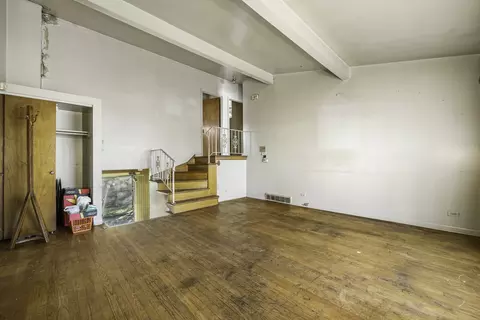 Living - 8909 Robin Dr, Des Plaines, IL 60016 photo 4 of 8