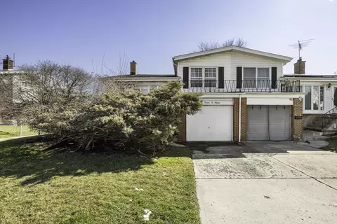 8909 Robin Dr, Des Plaines, IL 60016