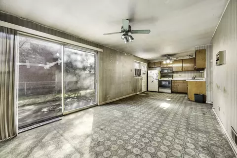 Living - 8909 Robin Dr, Des Plaines, IL 60016 photo 7 of 8