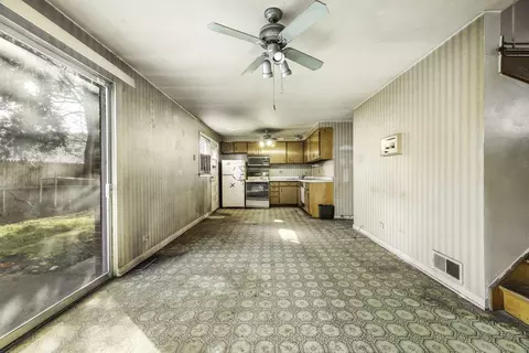 Living - 8909 Robin Dr, Des Plaines, IL 60016 photo 6 of 8
