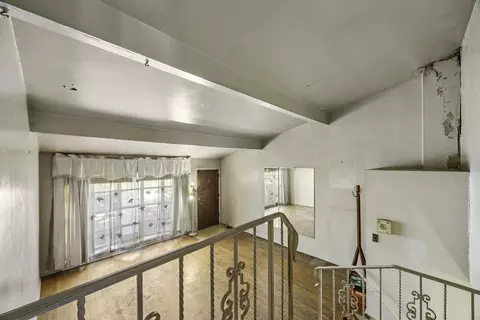 Living - 8909 Robin Dr, Des Plaines, IL 60016 photo 3 of 8