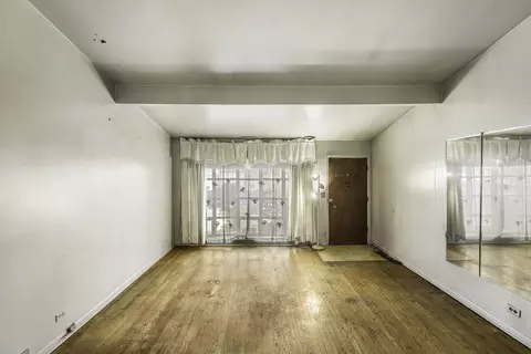 Living - 8909 Robin Dr, Des Plaines, IL 60016 photo 2 of 8