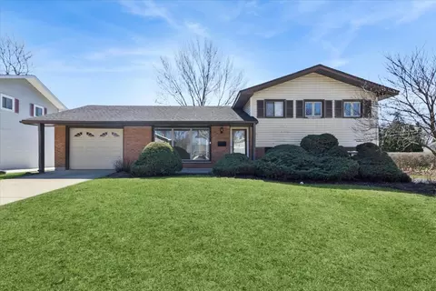 465 W Newport Rd, Hoffman Estates, IL 60169
