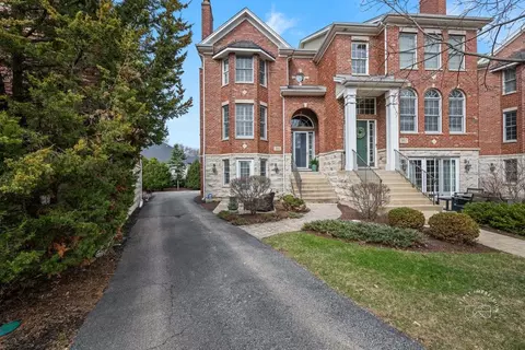 305 N Fremont St, Naperville, IL 60540