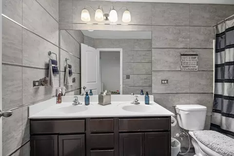 Bath - 1978 Stapleton Rd, New Lenox, IL 60451 photo 3 of 3