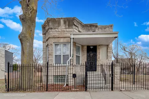 4018 W Arthington St, Chicago, IL 60624