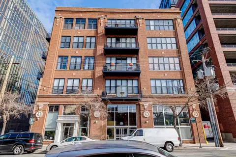 215 N Aberdeen St #301B, Chicago, IL 60607
