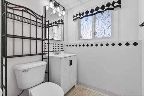 Bath - 3915 Maple Ave, Mchenry, IL 60050 photo 2 of 4