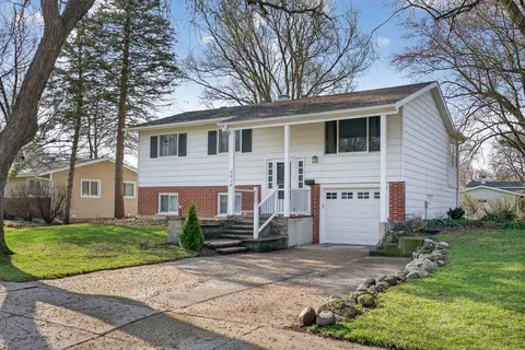 3915 Maple Ave, Mchenry, IL 60050