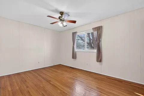 Bedroom - 3915 Maple Ave, Mchenry, IL 60050 photo 1 of 3