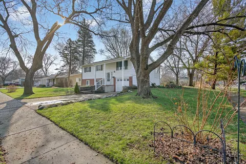 Exterior - 3915 Maple Ave, Mchenry, IL 60050 photo 4 of 4